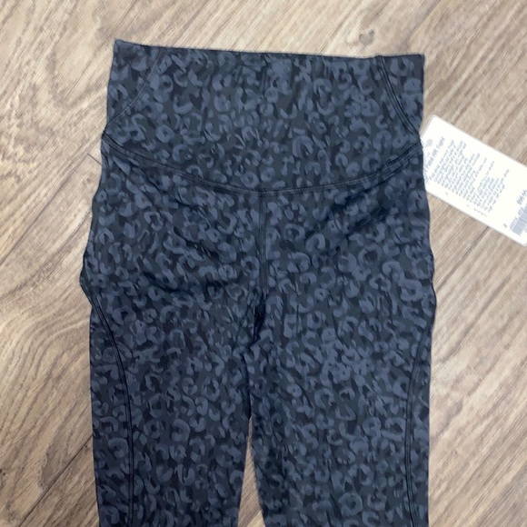 Base Pace HR Tight Lululemon 28” - Picture 3 of 6